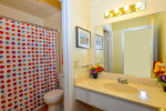 Fantastic neighborhood! Great 2 bed, 1 bath, 1050 Sq Ft!