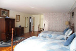 Room w/ 2 Beds