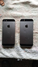 Pair of space gray iPhone 5 S - read the post .