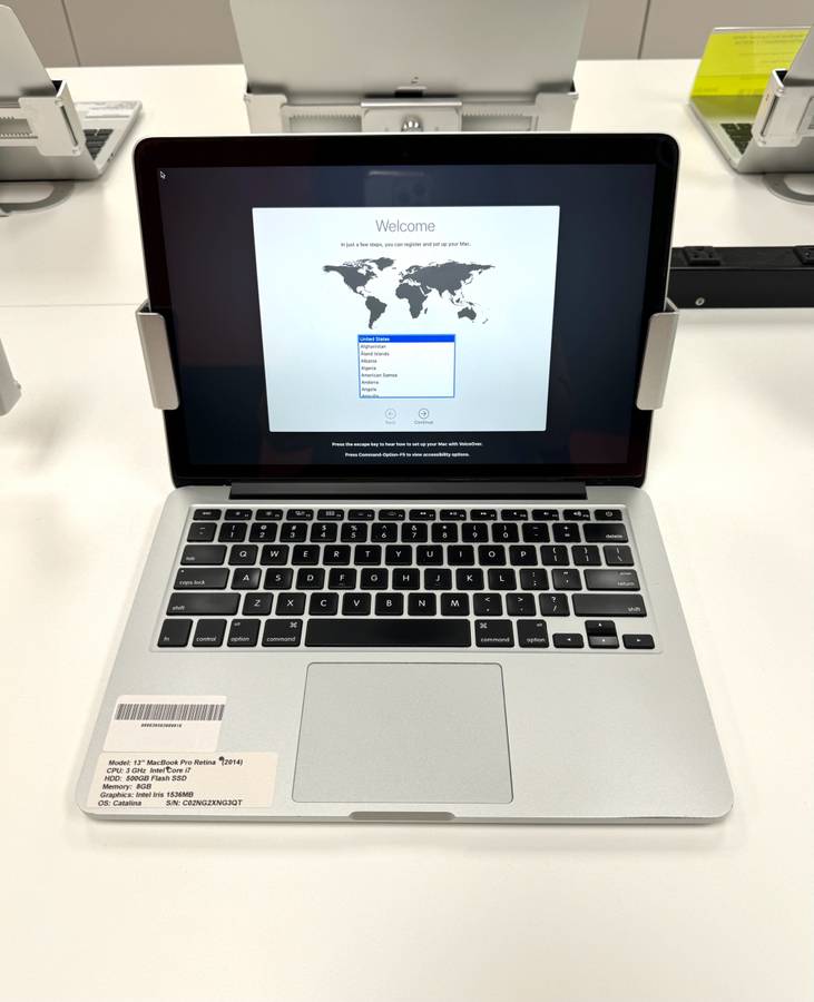 Macbook Pro Retina 13 inch**3Ghz Intel Core i7**500GB SSD**8GB RAM