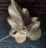 Vtg Sarah Coventry Pearl & Gold Tone Leaf Brooch Pins & Earrings Set