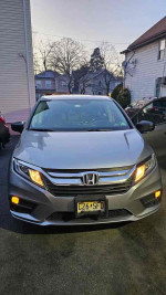 Front view of a silver 2018 Honda Odyssey LX with LED lights and clean title, ideal for families.