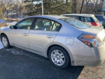 2010 Nissan Altima in great condition with 98,000 miles, featuring new battery and sunroof.