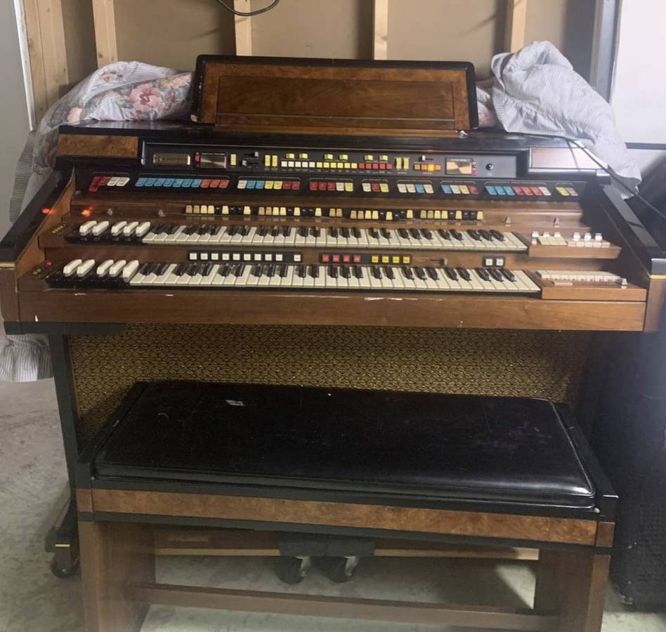 Vintage Hammond Elegante with Leslie