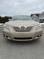 Front view of a 2007 Toyota Camry XLE in beige with a clean, no rust appearance