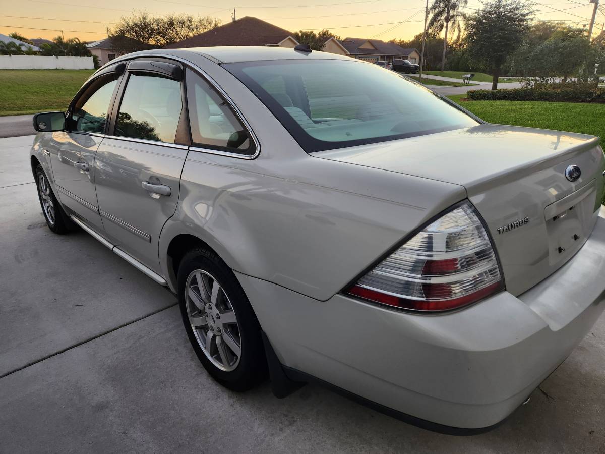 2008 Ford Taurus 88,000 mi