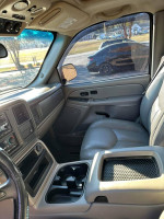 Interior view of a 2005 Chevrolet Suburban, featuring clean leather seats and modern dashboard controls.