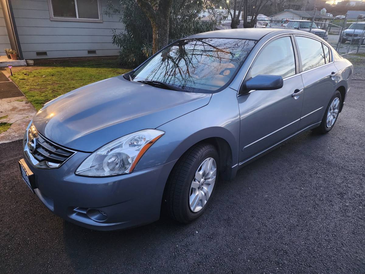 2012 Nissan Altima 97,000 mi