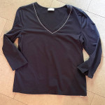 Gerry Weber Woman's Vneck jersey top with silver detail - Size 8