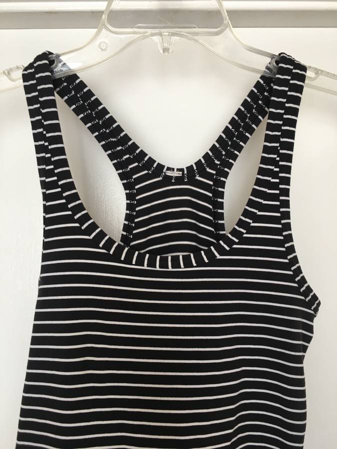 LULULEMON BLACK WHITE STRIPED TANK Sz 2 Never Worn