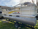2007 Suntracker Party Barge