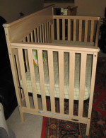 Graco Lauren Baby Crib (Natural Color) w/Mattress, Toy & Bumper