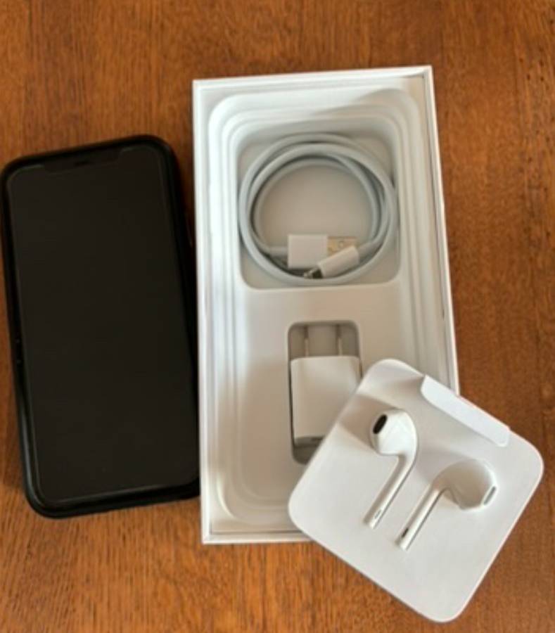 (2) Apple IPhone 11 Cell Phones