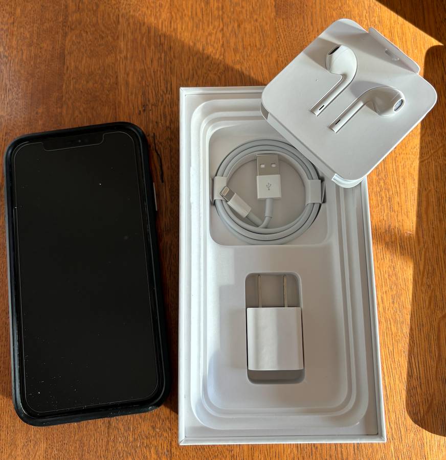 (2) Apple IPhone 11 Cell Phones