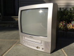 Vintage 2004 Toshiba MV13P2 13” Retro Gaming CRT Tube TV VHS/VCR Combo