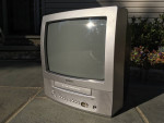 Vintage 2004 Toshiba MV13P2 13” Retro Gaming CRT Tube TV VHS/VCR Combo